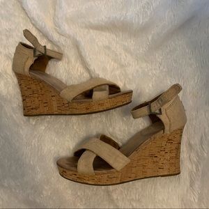 Toms wedges